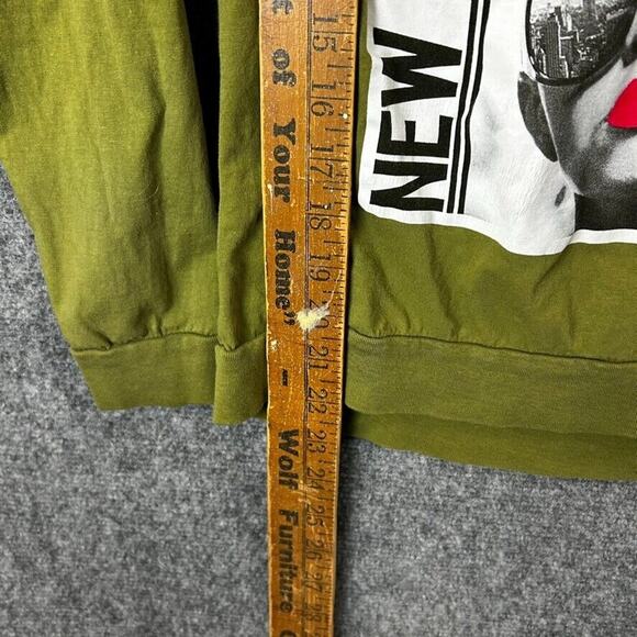 ON Fire Womens Graphic Tee Green Long Sleeve Paris New York Large - Picture 4 of 5